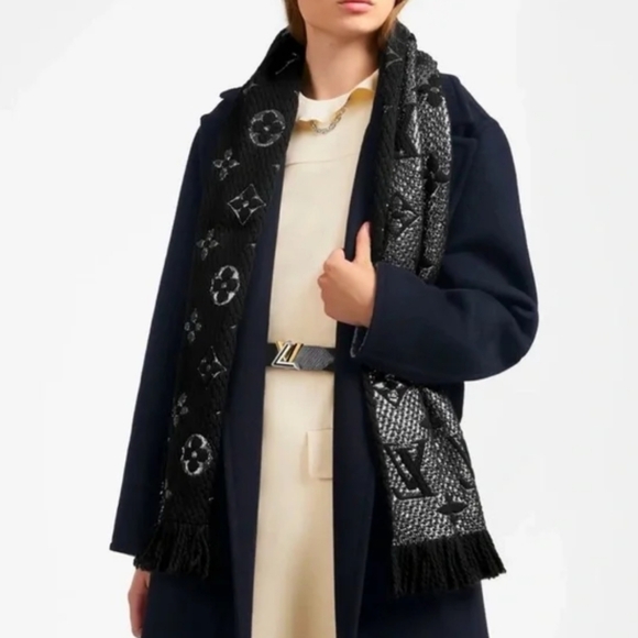 NWOT LOUIS VUITTON Logomania Scarf - Picture 3 of 10